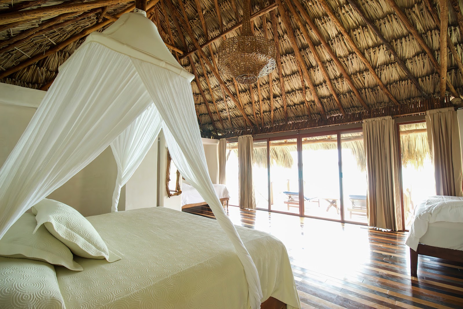 Akalki Hotel Bacalar overwater villa — lagoon