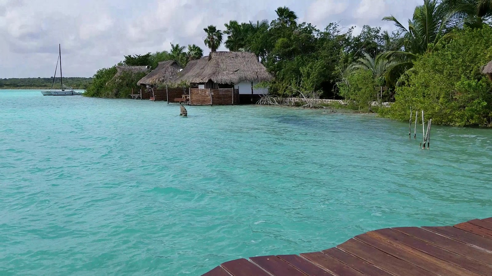 Akalki Hotel Bacalar overwater villa — lagoon