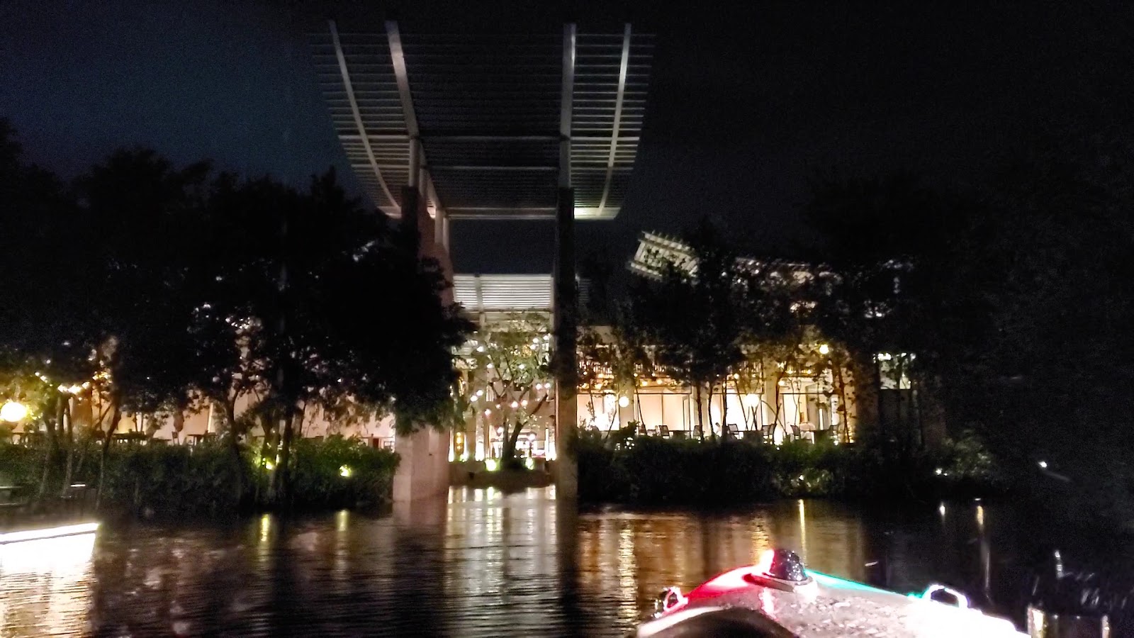 Banyan Tree Mayakoba overwater villa — lagoon