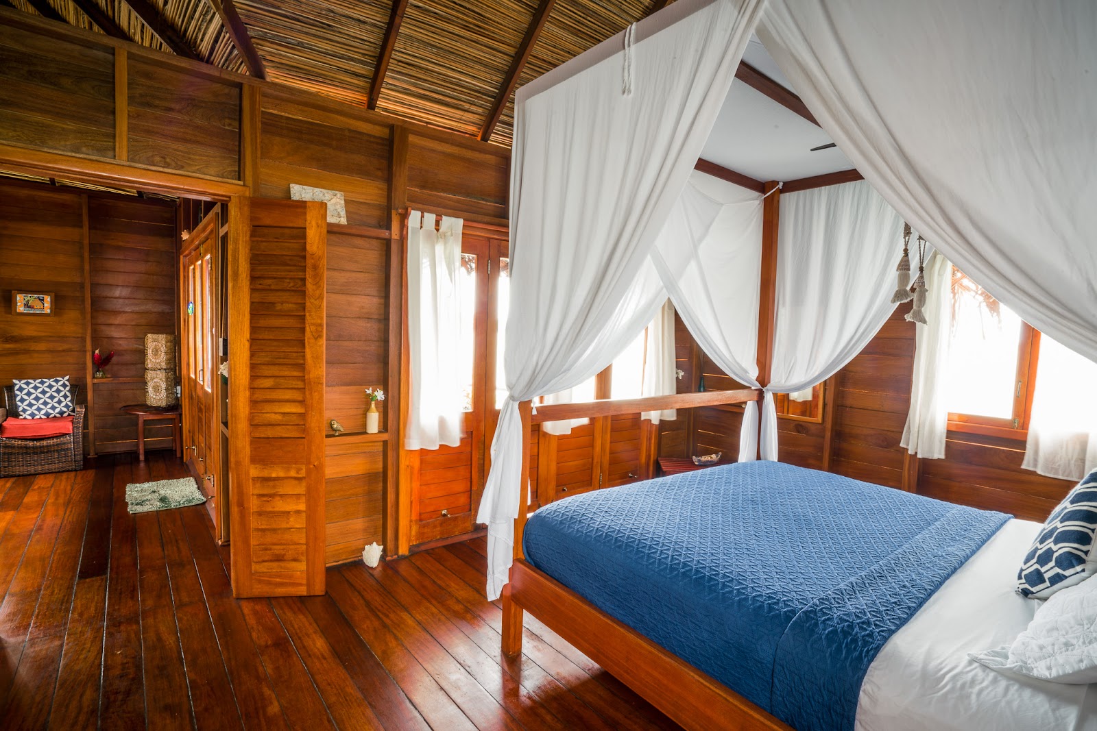 Eclypse de Mar Acqua Lodge overwater villa — interior