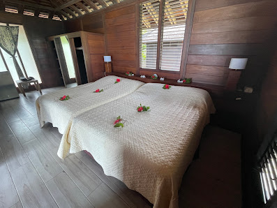Hotel Matira overwater villa — lagoon