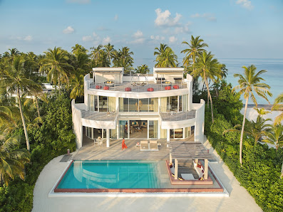 Jumeirah Olhahali Island overwater villa — lagoon