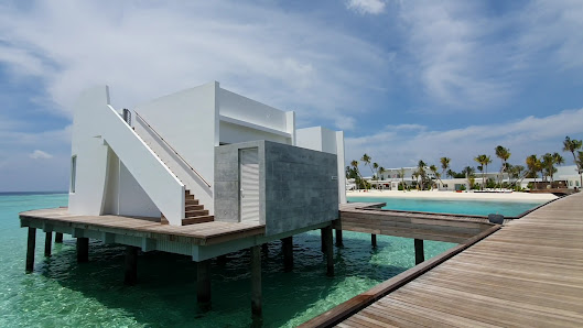 Jumeirah Olhahali Island overwater villa — deck