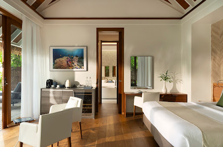 Kandolhu Maldives overwater villa 4