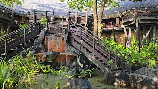 Le Taha'a by Pearl Resorts overwater villa 2