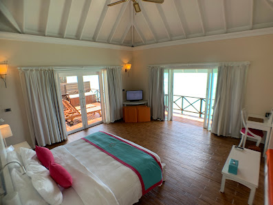 Sun Aqua Vilu Reef - Aqua Villa with Pool overwater villa — interior