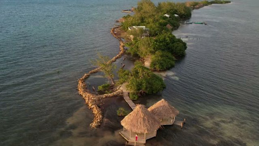 Thatch Caye Resort, a Muy'Ono Resort overwater villa — deck