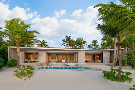 The Ritz-Carlton Maldives, Fari Islands overwater villa — lagoon