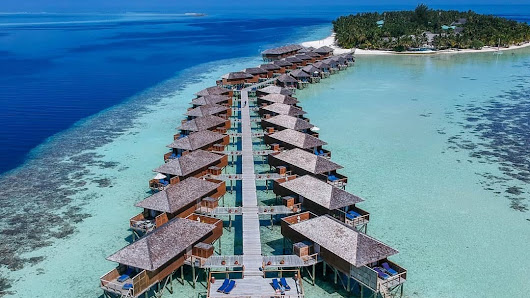 Vilamendhoo Island Resort & Spa overwater villa — lagoon