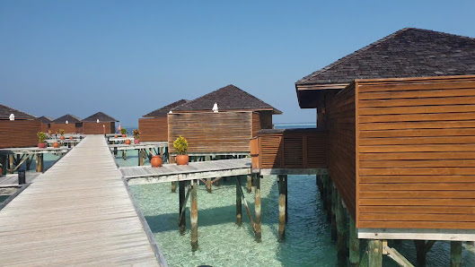 Vilamendhoo Island Resort & Spa overwater villa — deck